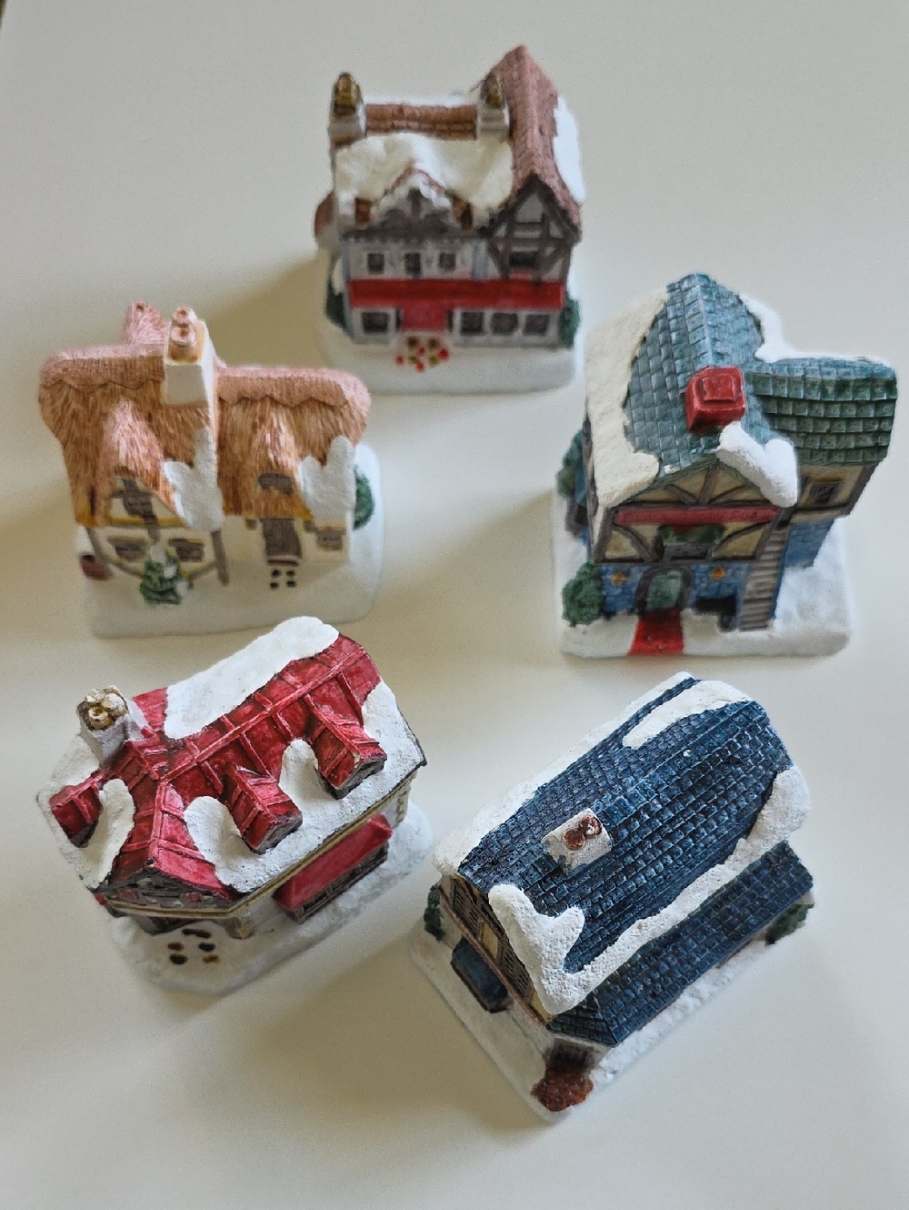 A Dickens Christmas Collection Miniature Houses Porcelain  Set Of 5